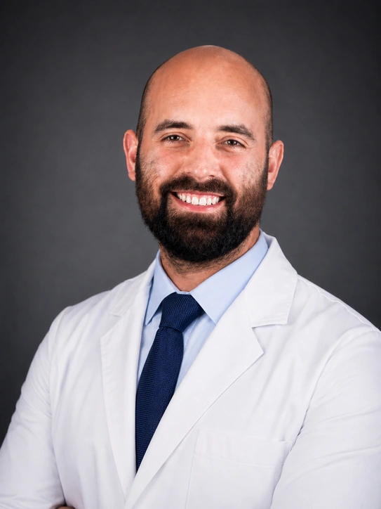 Dr. Gastón Salas